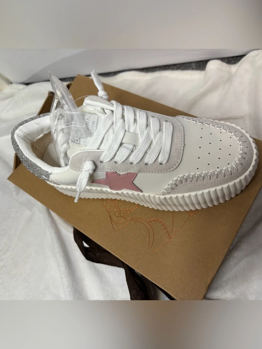 Vintage Havana White Sneakers with Pink Star - Picture 2 of 3